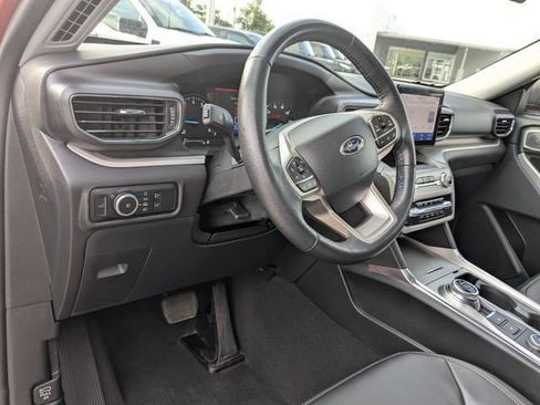 Used 2023 Ford Explorer XLT w/ Equipment Group 202A AWD/4WD image 2