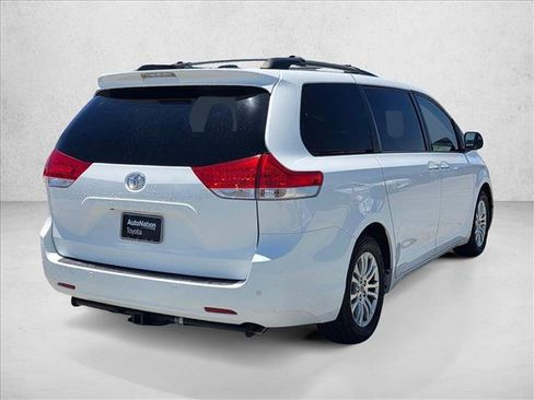 Used 2014 Toyota Sienna XLE FWD image 5