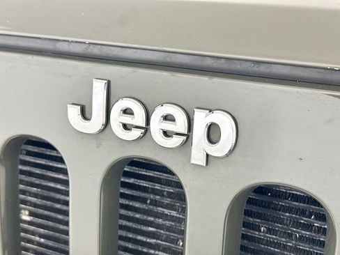 Used 2015 Jeep Wrangler Unlimited Sahara w/ Connectivity Group image 24