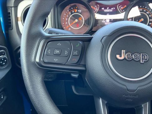 Used 2025 Jeep Gladiator Sport image 23