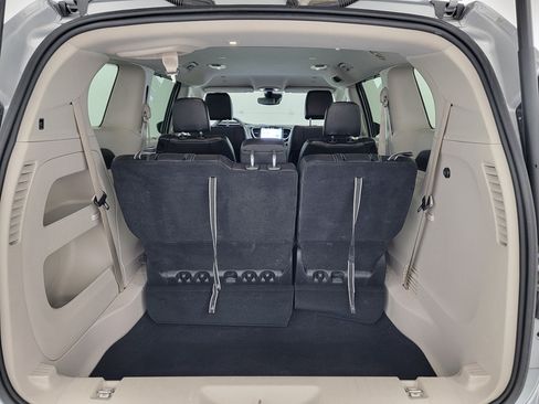 Used 2023 Chrysler Pacifica Touring-L FWD image 31