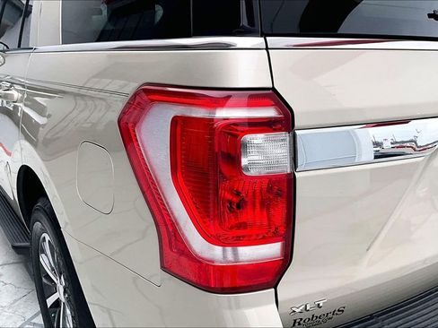 Used 2018 Ford Expedition XLT image 22