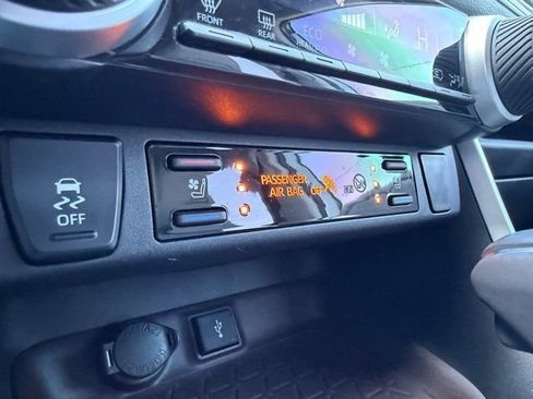 Used 2022 Toyota RAV4 Limited image 14