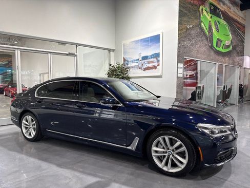 Used 2016 BMW 750i xDrive AWD/4WD image 4