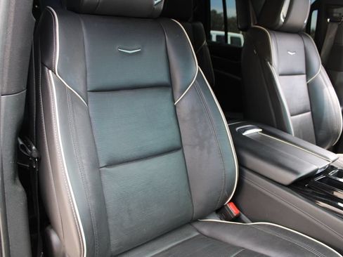 Used 2021 Cadillac Escalade ESV Sport w/ Driver Assist Tech Package AWD/4WD image 17