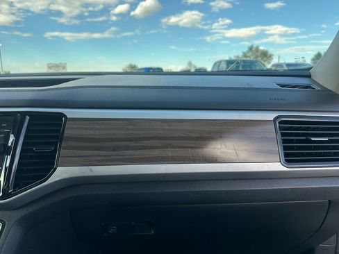 Used 2021 Volkswagen Atlas SEL Premium image 21