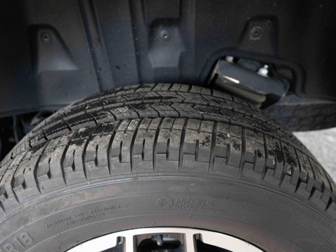 Used 2023 Ford F150 Lightning XLT image 28