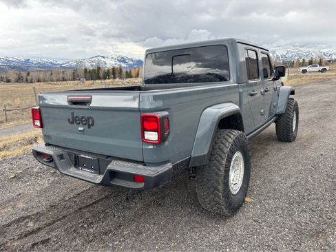 Used 2025 Jeep Gladiator Sport image 10