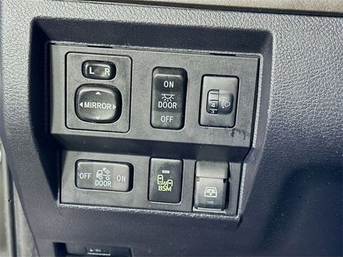 Used 2017 Toyota Tundra SR5 image 21