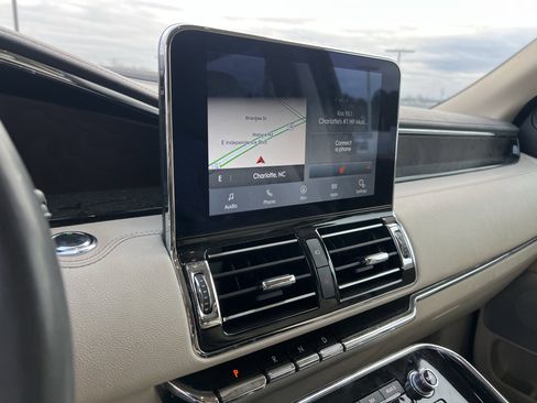 Used 2020 Lincoln Navigator Reserve w/ Luxury Package image 22