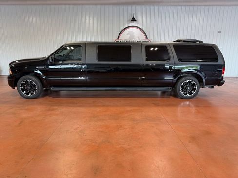 Used 2005 Ford Excursion XLS RWD image 2