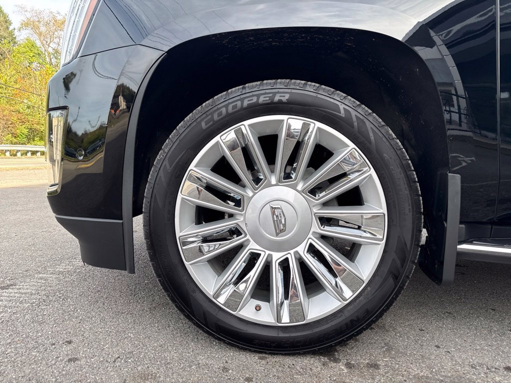 Used 2018 Cadillac Escalade Luxury AWD/4WD image 10