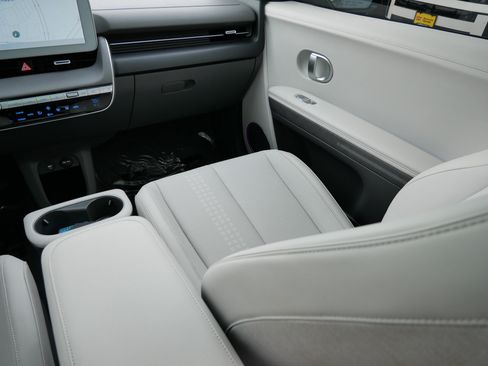 Certified 2024 Hyundai Ioniq 5 Limited AWD/4WD image 11