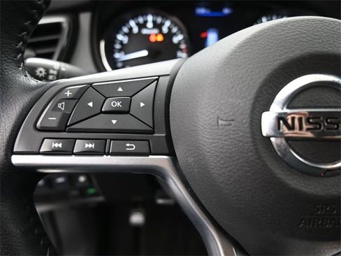 Used 2020 Nissan Rogue SV image 23