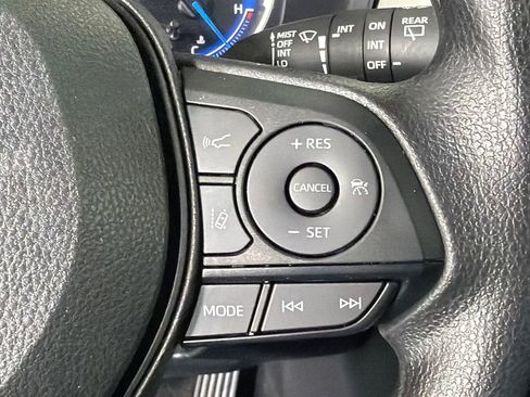 Used 2024 Toyota RAV4 XLE AWD/4WD image 25
