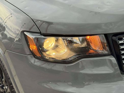 Used 2020 Jeep Grand Cherokee Altitude AWD/4WD image 11