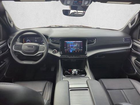 Used 2025 Jeep Wagoneer Series II w/ Premium Group I AWD/4WD image 15