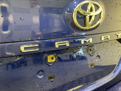 Used 2018 Toyota Camry XLE FWD image 28