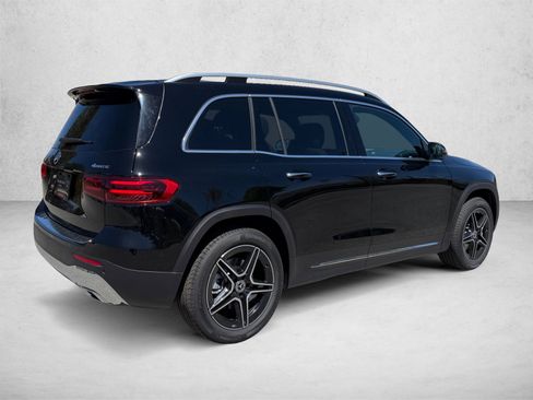 Used 2026 Mercedes-Benz GLB 250 4MATIC image 5