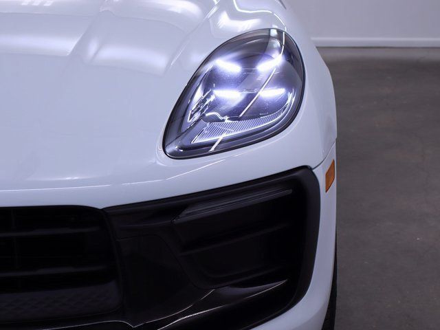 Certified 2024 Porsche Macan AWD/4WD image 10