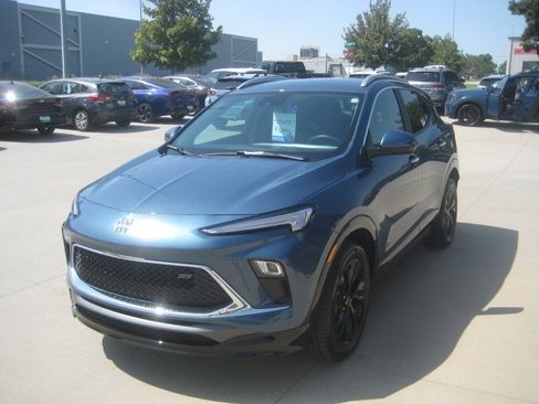 Used 2025 Buick Encore GX Sport Touring FWD image 4