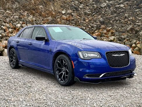 Used 2019 Chrysler 300 Touring w/ Sport Appearance Package image 9