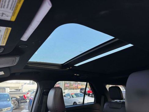 Used 2025 Ford Explorer Platinum image 19