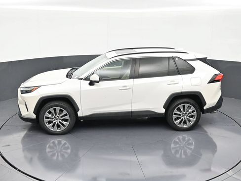 Used 2022 Toyota RAV4 XLE Premium FWD image 14