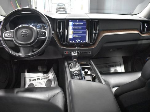Used 2021 Volvo XC60 T5 Momentum w/ Climate Package AWD/4WD image 13