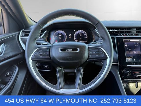 Used 2024 Jeep Grand Cherokee L Laredo AWD/4WD image 12
