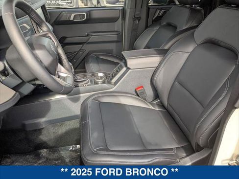 Used 2025 Ford Bronco Outer Banks AWD/4WD image 15