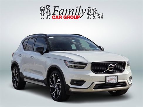 Used 2020 Volvo XC40 T4 R-Design image 2