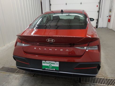 Used 2024 Hyundai Elantra SEL FWD image 7