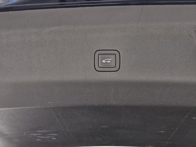 Used 2025 GMC Yukon Denali AWD/4WD image 13