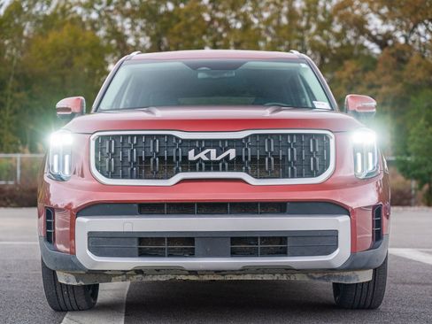 Used 2023 Kia Telluride EX w/ EX Captain's Chair Package image 2