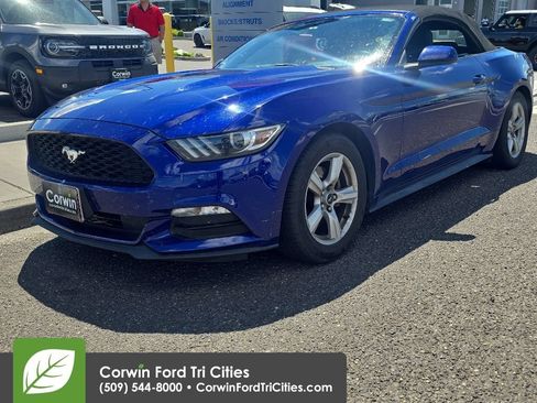 Used 2016 Ford Mustang Convertible RWD image 3