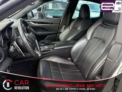 Used 2017 Maserati Levante w/ Sport Package image 11