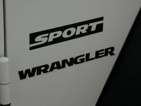 Used 2017 Jeep Wrangler Sport w/ Quick Order Package 24S AWD/4WD image 20