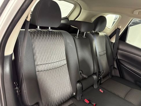 Used 2017 Nissan Rogue SV image 23