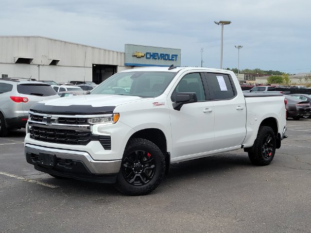 Certified 2024 Chevrolet Silverado 1500 LT w/ Z71 Off-Road Package AWD/4WD image 4