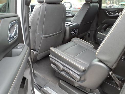 Used 2023 Chevrolet Suburban Premier image 32
