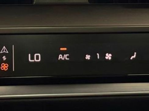 Used 2025 Kia Sportage EX w/ Premium Package FWD image 21