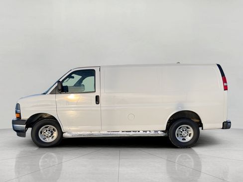 Used 2023 Chevrolet Express 2500 RWD 2500 135 w/ Driver Convenience Package image 4