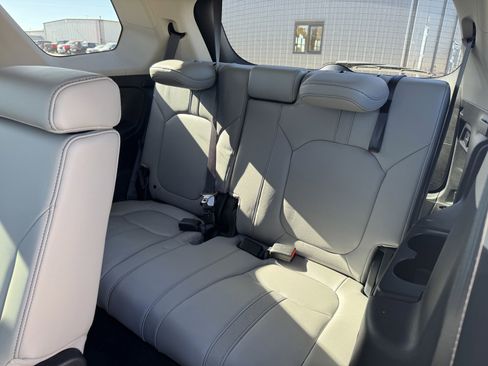 Used 2025 Honda Pilot EX-L image 11