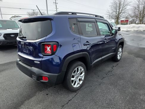 Used 2017 Jeep Renegade Latitude w/ Cold Weather Group image 5