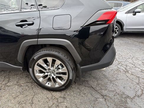 Used 2023 Toyota RAV4 XLE Premium image 7