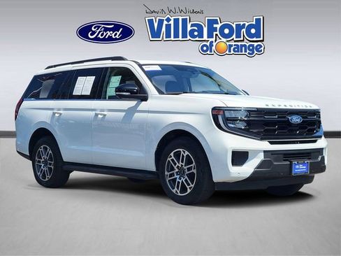 Certified 2025 Ford Expedition Active AWD/4WD image 1