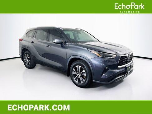 Used 2021 Toyota Highlander XLE image 1