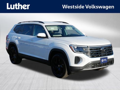 Certified 2025 Volkswagen Atlas SE w/ Black Wheel Package image 1