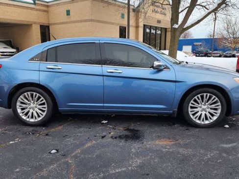 Used 2011 Chrysler 200 Limited image 3